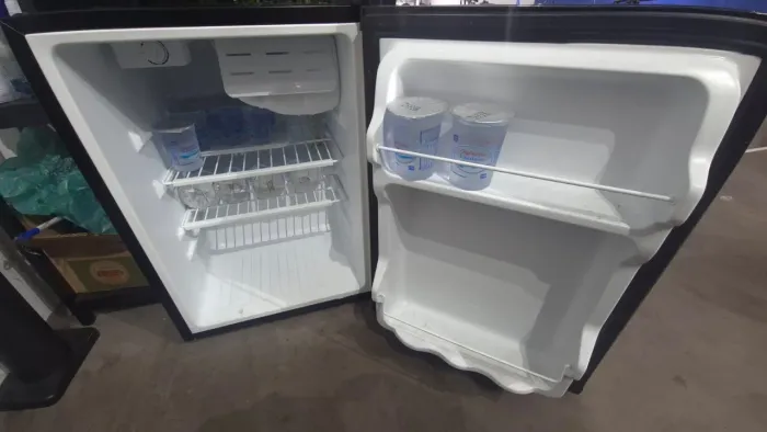 Frigobar, Ph85 Platinum, 68lPrata Escuro 110v, Philco