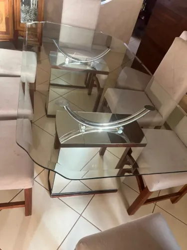 MESA DE VIDRO 1,80 X 1,00 COM 8 CADEIRAS