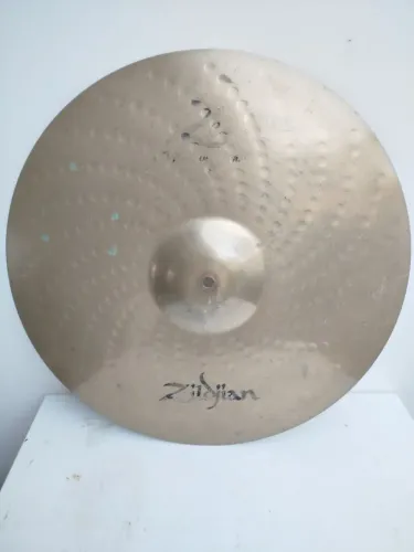 Prato Zildjian Z Custom Medium Crash 20 com trinca 