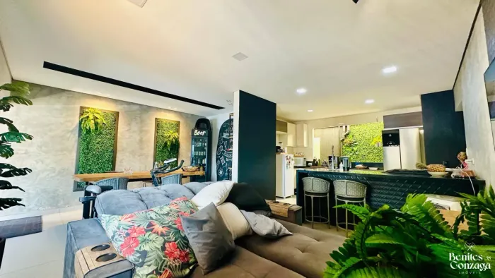 Casa a venda em Av Comercial ideal p restaurante, barzinho, clinica, a uma quadra da av Ga