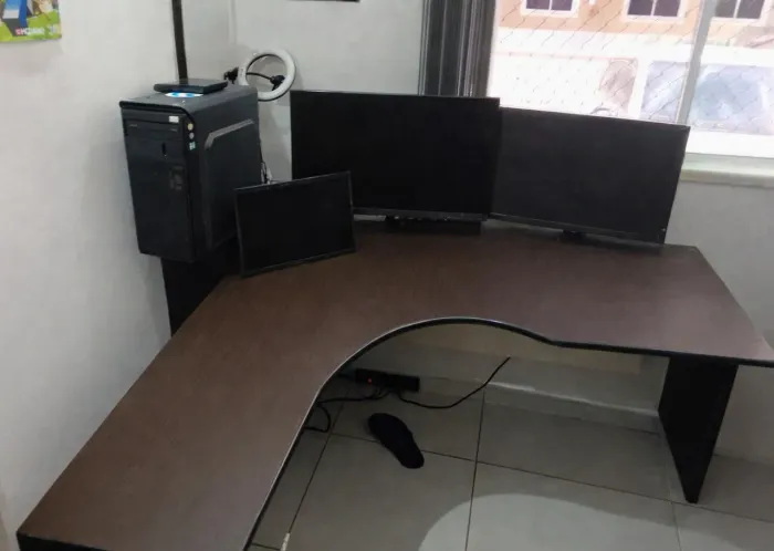 Mesa para escritório em L