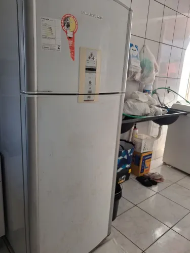 Vende-se geladeira usada em bom estado
