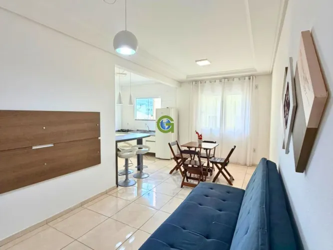 Apartamento mobiliado com 2 quartos (1 suíte), 2 banheiros e garagem coberta nos