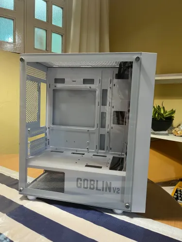 GABINETE GAMER MANCER GOBLIN V2, MID TOWER, LATERAL DE VIDRO, COM 3 FANS RAINBOW, BRANCO