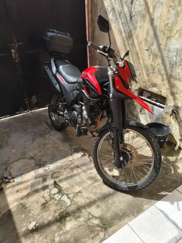 Vendo moto Yamaha Lander 250