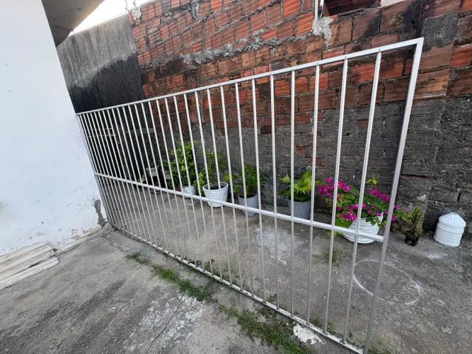 Grade de alumínio 2,84 largura X1,40 altura