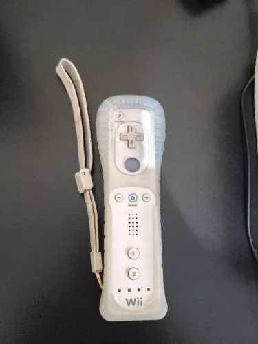 Controle original de Nintendo Wii + capinha ( com defeito )