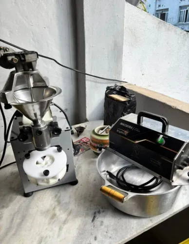 MAQUINA DE SALGADOS + PANELA MASSEIRA MEXEDORA