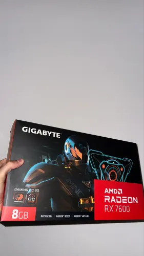 RX 7600 3 FANS GIGABYTE