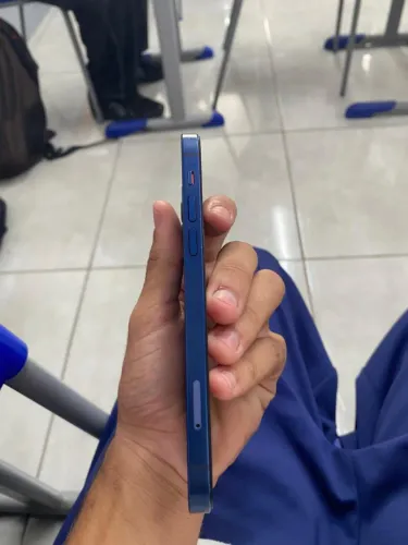 iPhone 12 azul