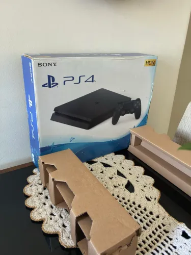 Caixa de Ps4 slim 1TB