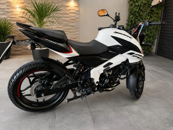Moto Bajaj Dominar 160