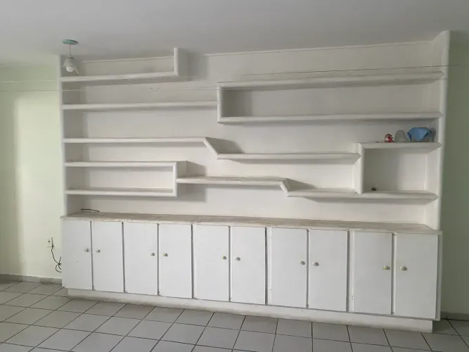 Amplo ventilado , bem localizado, semi mobiliado