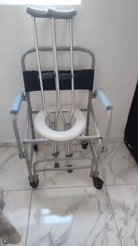 Cadeira de banho e muleta