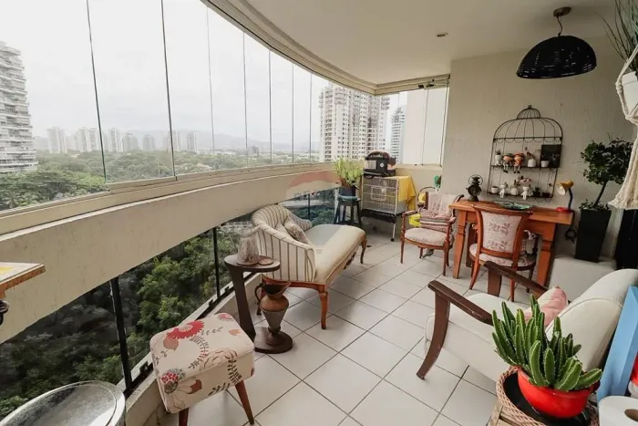 Apartamento Reformado na Barra: Vida praiana!