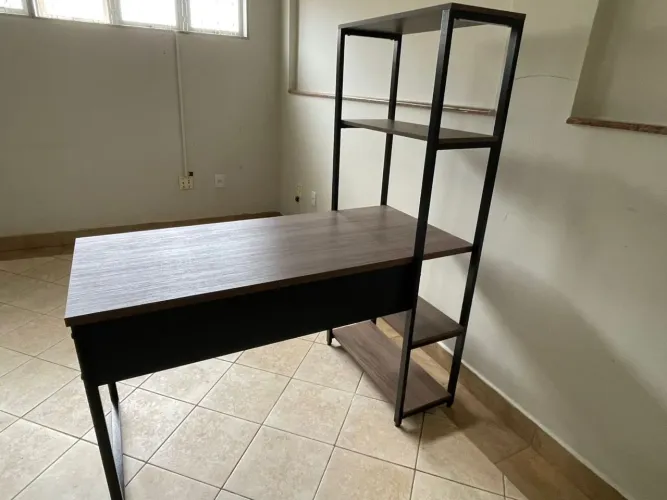 MESA DE ESCRITORIO com ESTANTE INDUSTRIAL LOJA IKONOFFICE 