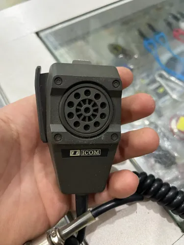 Microfone de mão dinâmico Icom IC-HM7