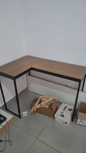 Mesinha industrial de computador em L
