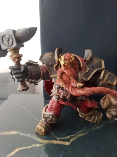 boneco worlrd Warcraft magni barba de bronze