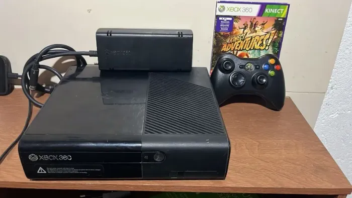 Xbox 360 Slim (Para Conserto ou Retirada de Peças) + Controle + Fonte + Jogo