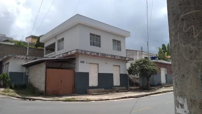 Casa a venda com dois pontos comerciais e um barraco - Campo Belo - MG