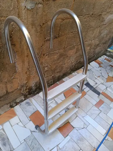 Escada para piscinas