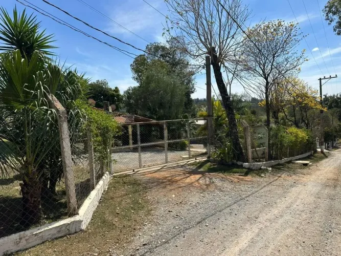 Chácara à Venda em Araçoiaba da Serra-SP, Bairro Ipero Mirim: 3 Quartos, 2 Salas, 3 Banhei