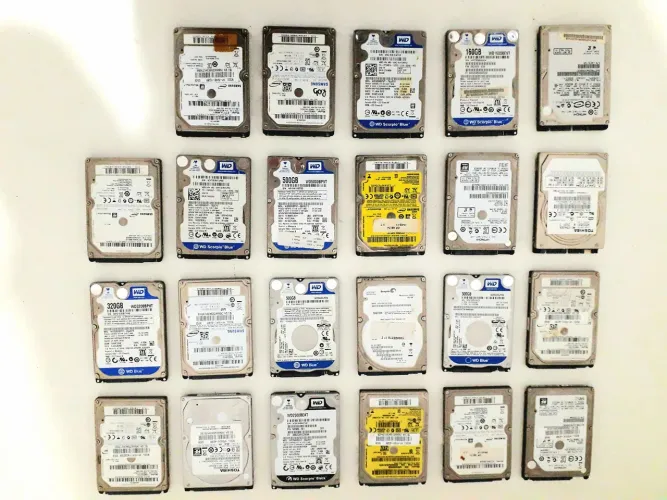 Lote com 23 HDs de Notebook Com Defeito - Diversas Marcas -Para Retirada de Peças