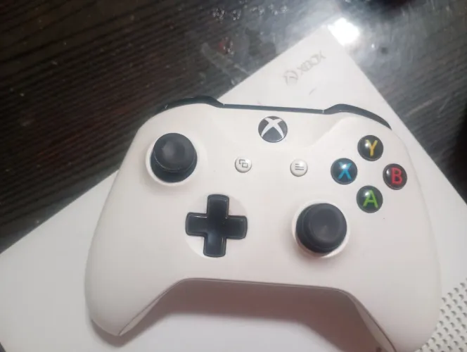 Xbox One S 1TB em Excelente Estado