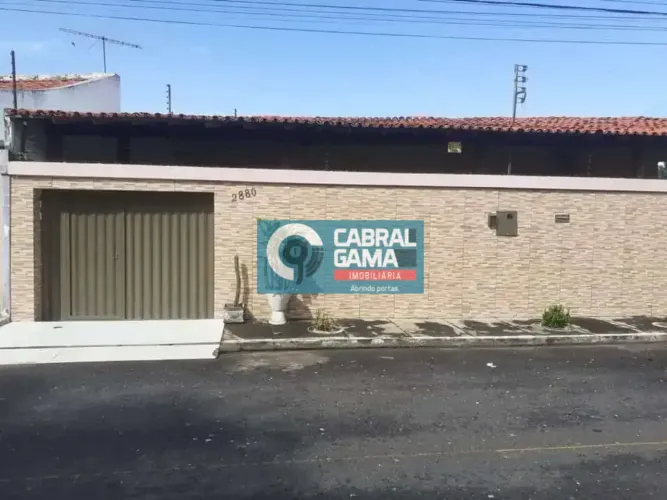 Casa à venda no bairro Acarape em Teresina-PI.