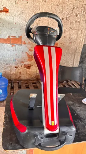 Simulador de corrida Ferrari Thrustmaster ?