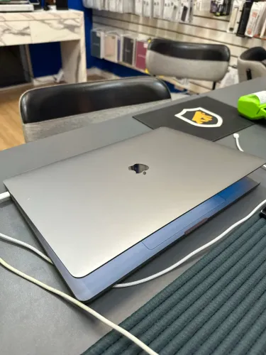 MacBook Pro i7 15? 512GB 16GB - Seminovo