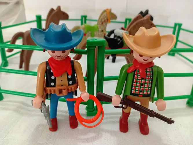Playmobil Cowboys, Curral e Cavalos