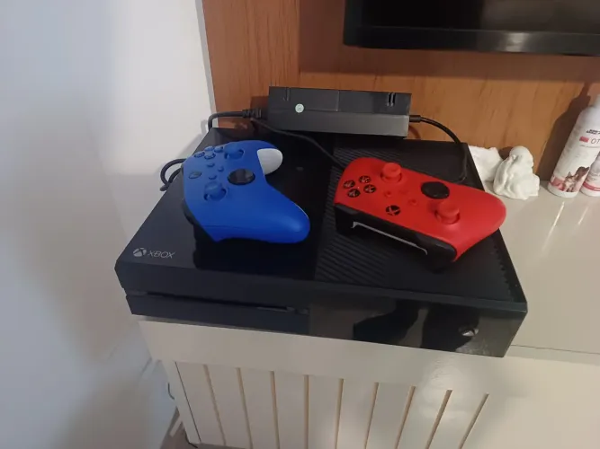 Xbox One + 2 controles