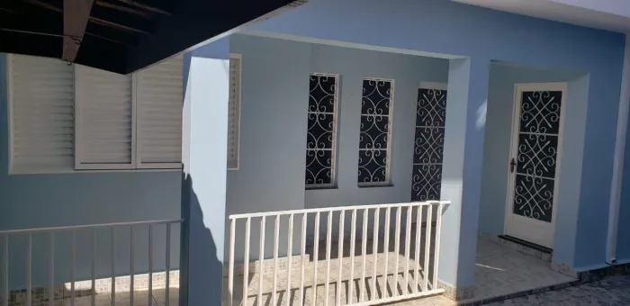 Ótima casa no interior de SP com acesso fácil para rodovias