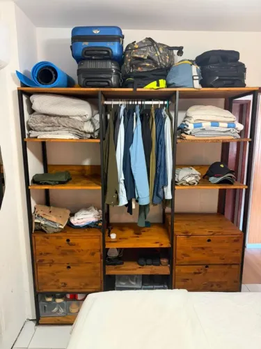 Closet Industrial Grande com Cabideiro, Prateleiras e 4 Gavetas