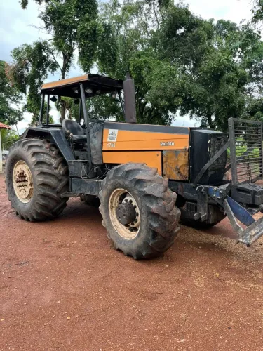 Vendo trator valtra 1780 com Grade 