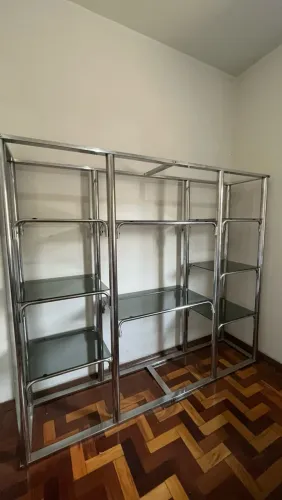 Estante em metal tubular