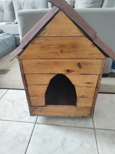 Casinha de cachorro em madeira maciça - artesanal