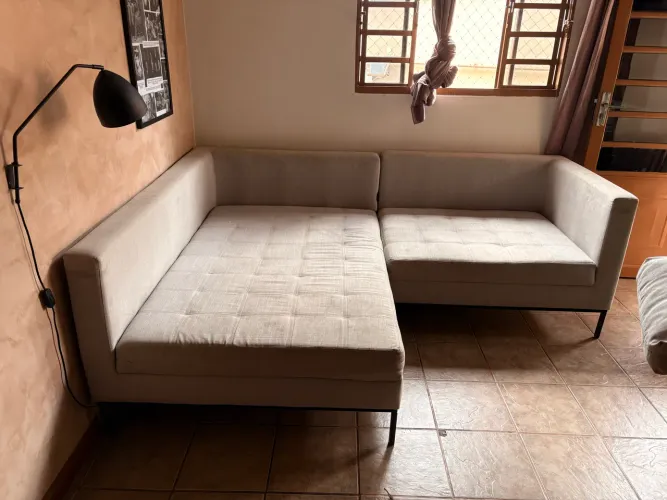Sofá com chaise