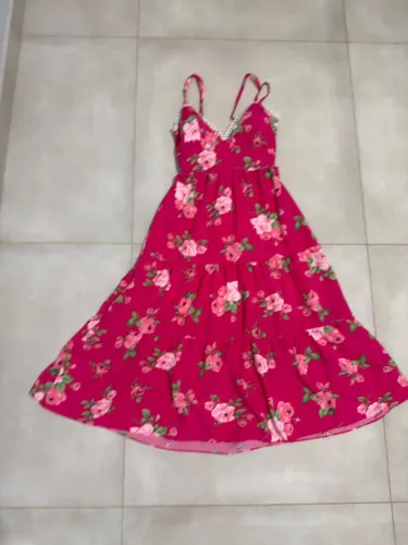 Vestido Floral Rosa, tecido super fresco, não é transparente, tem bojo, nunca usado