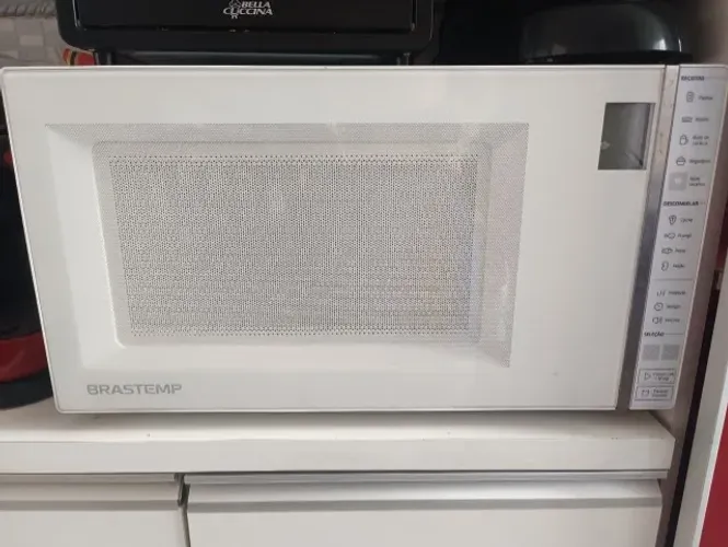 Micro-ondas Brastemp para conserto ou retirada de peças.