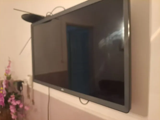 Tv com 3 anos de compra menos de 1 ano de uso .
