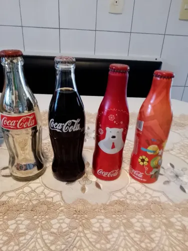 Garrafas coca cola antiga.