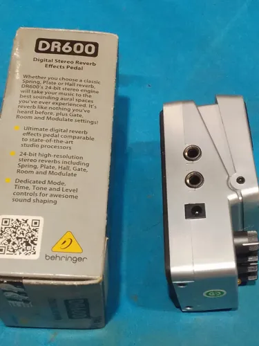 Pedaleira Behringer DR600