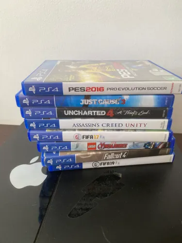 PS4 standard usado, 4 controles, 10 jogos cd