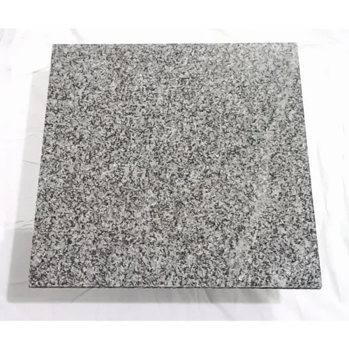 Tampo de mesa de granito cinza SEM A BASE. Compr. 55 cm x Larg. 55 cm x Espessura 1,3 cm.