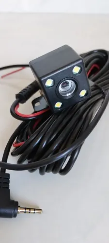 Câmera de Ré Automotiva com 4 leds Visão Noturna (plug p2 / 2.5mm) | Nova - sem uso