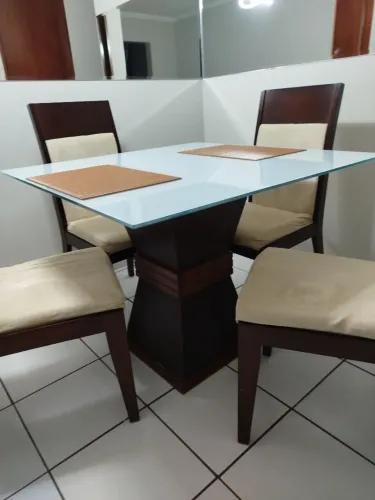 Mesa de jantar ( sem cadeiras)