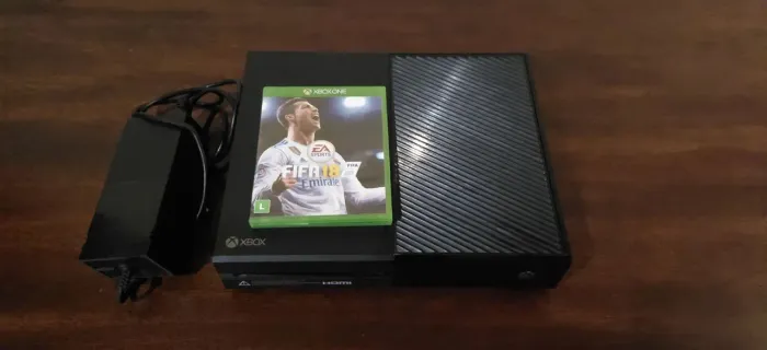 Xbox One com defeito + FIFA + FONTE